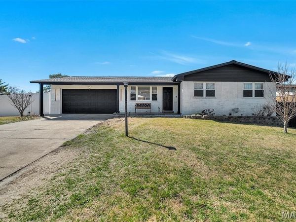 4108 Park Hill Court , Mehlville, MO 63125