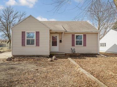 1042 S Oak Avenue, Owatonna, MN 55060