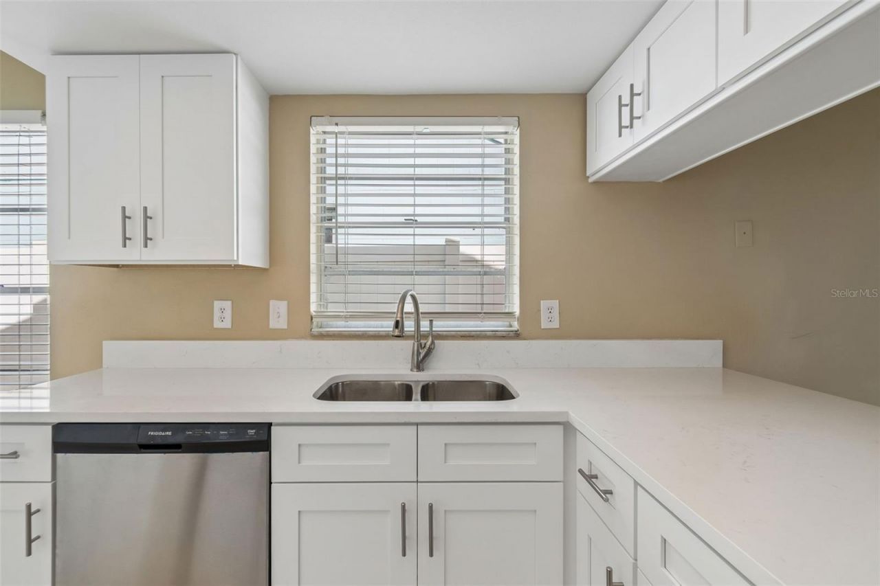 8301 Iberia Place, Tampa, FL 33637 Photo