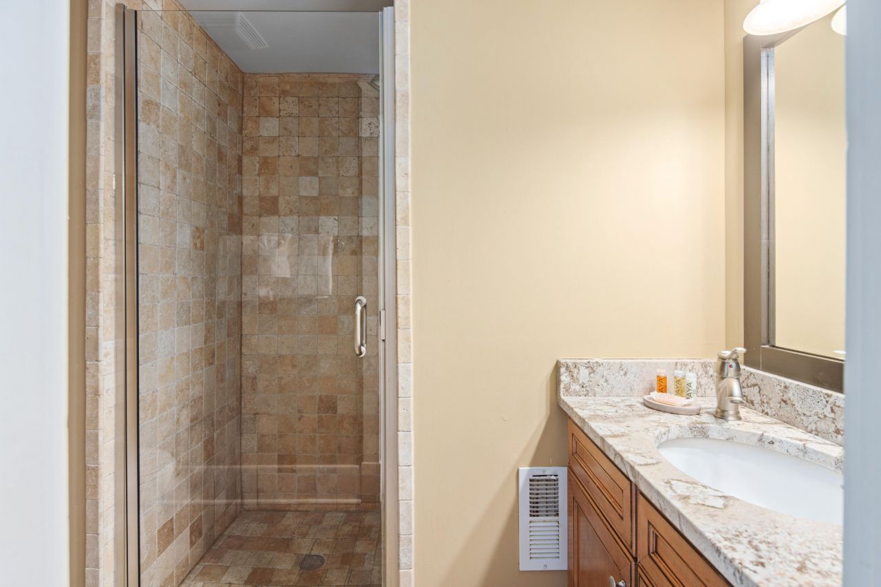 9 24th Avenue Photo 25