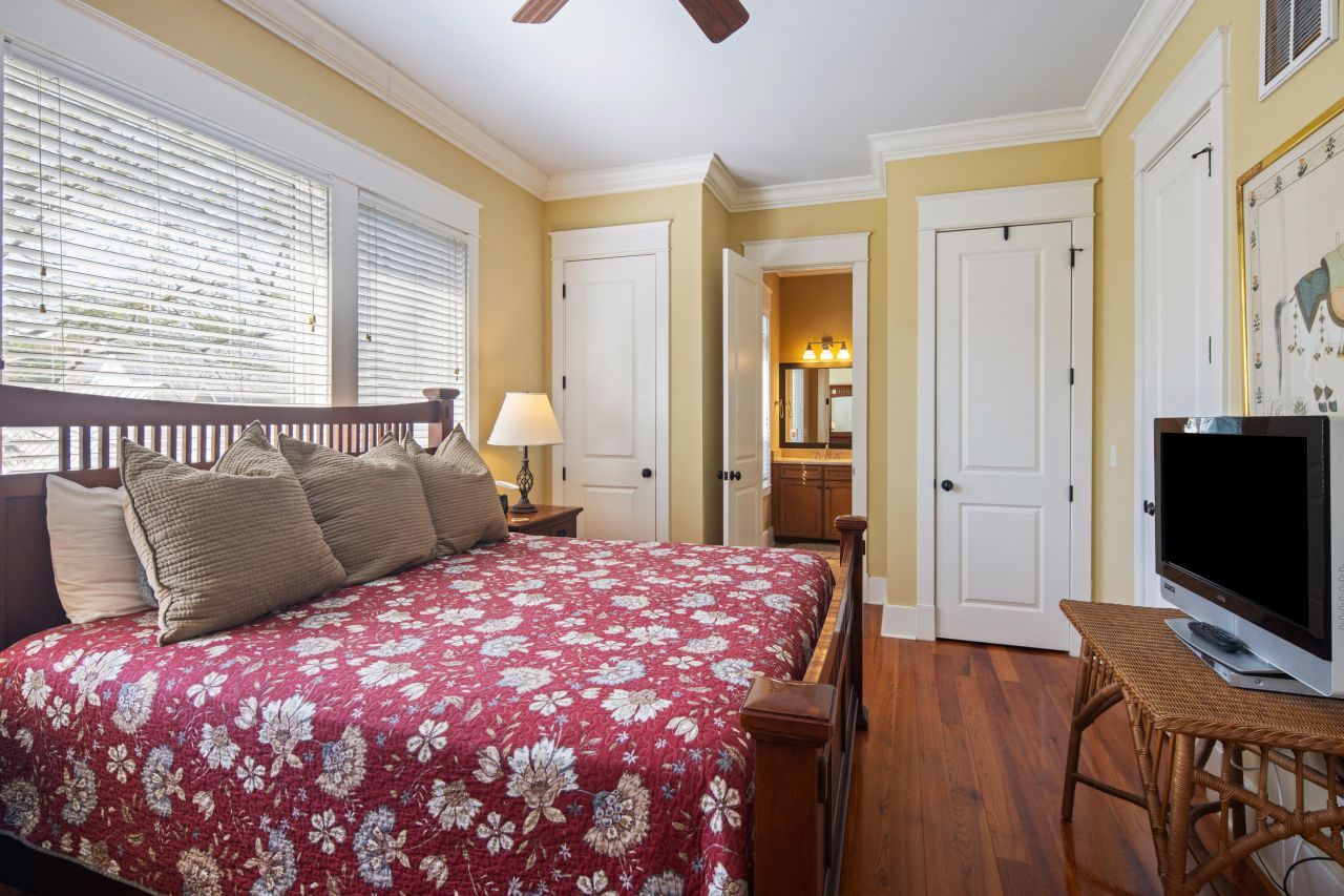 9 24th Avenue Photo 41