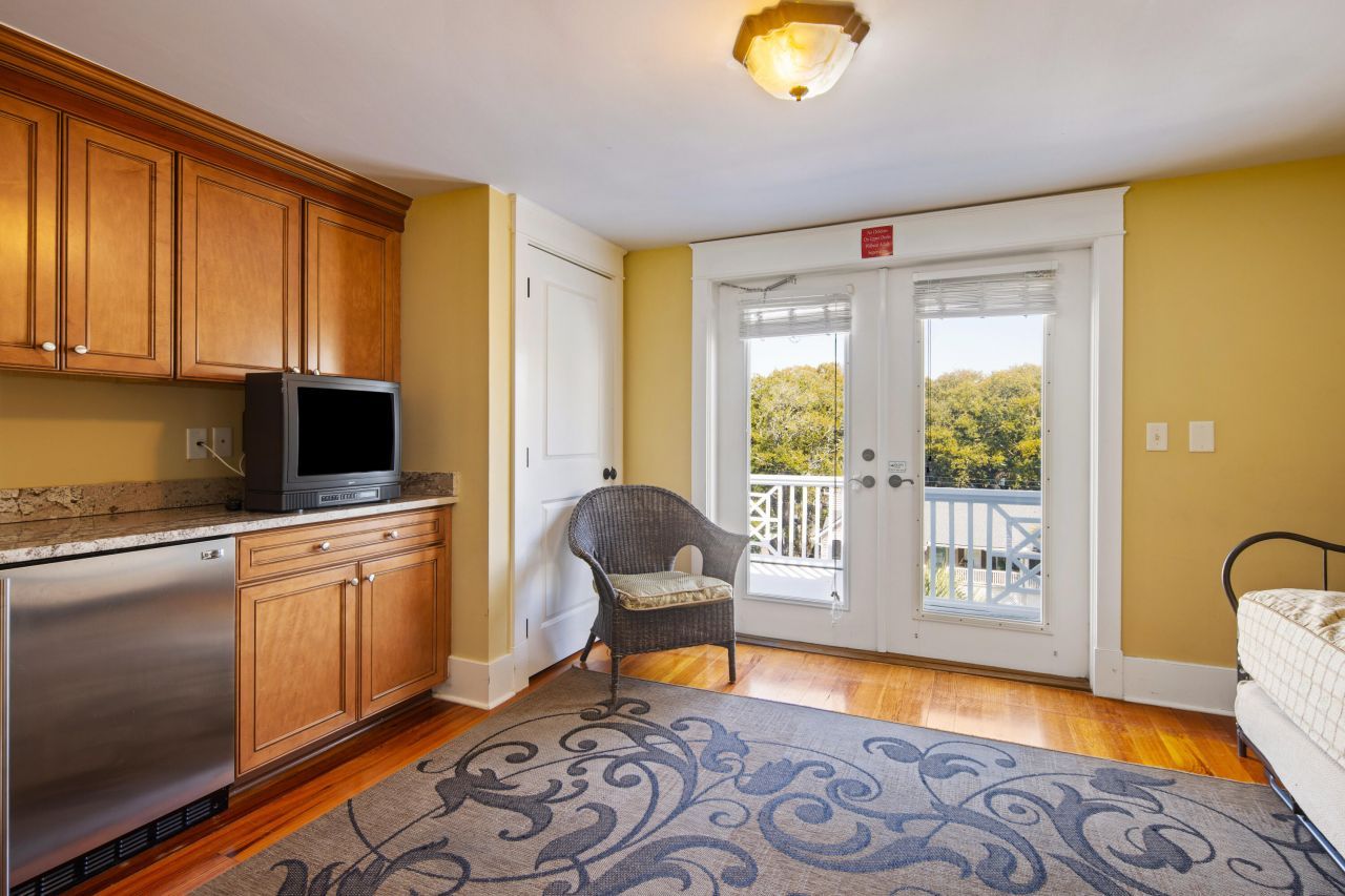 9 24th Avenue Photo 43