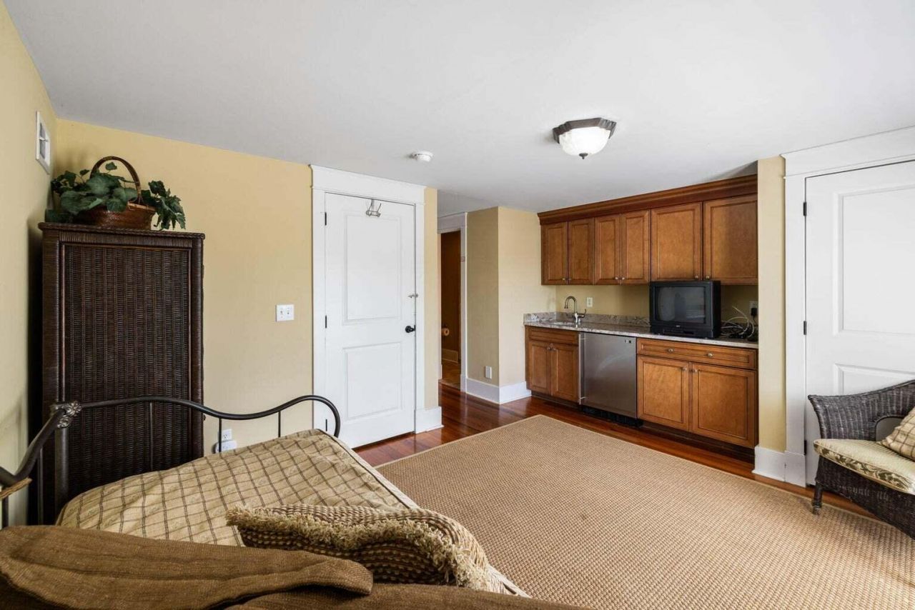 9 24th Avenue Photo 45