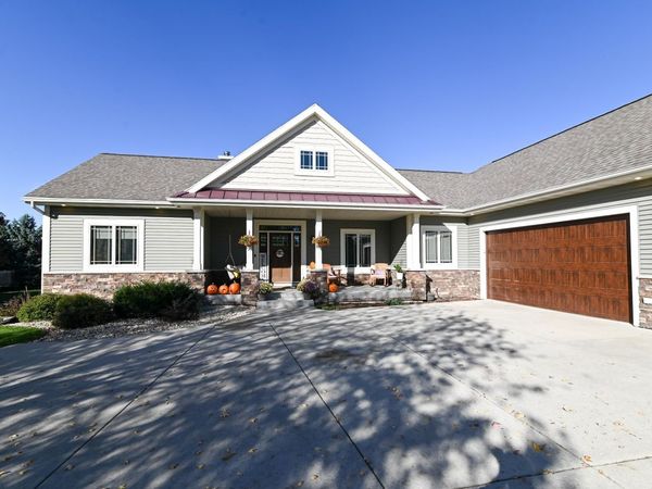 3168 Castleton Crossing, Sun Prairie, WI 53590