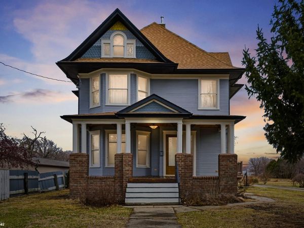 426 East Street, Grinnell, IA 50112