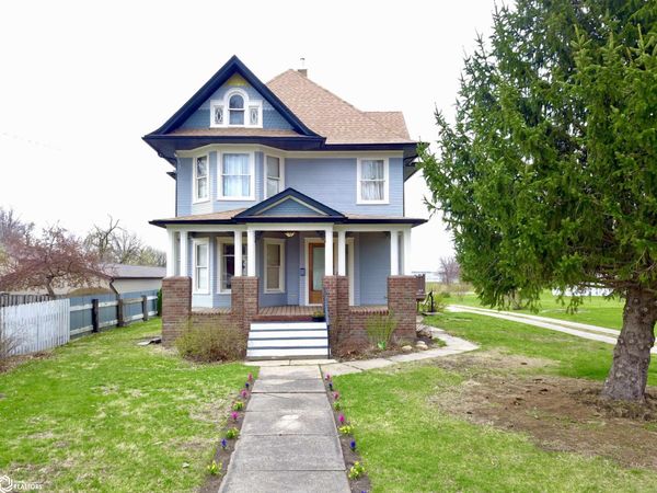 426 East Street, Grinnell, IA 50112