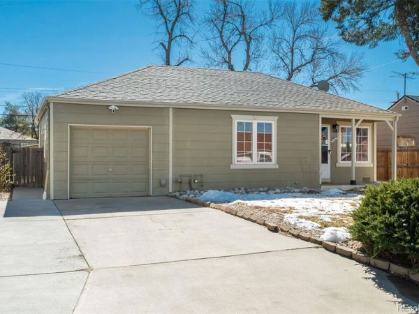 820 Newark Street, Aurora, CO 80010