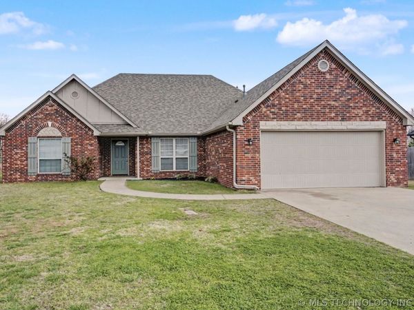 8671 Hawthorne Drive , Claremore, OK 74019