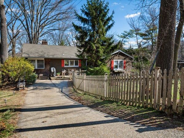 41 Lakeside Drive, Centerport, NY 11721