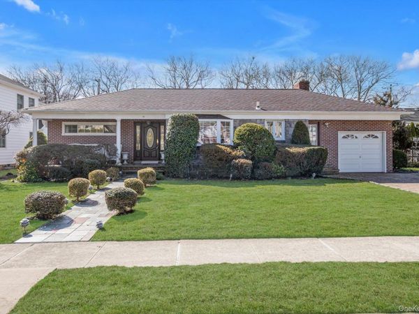 40 Vassar Street , Garden City, NY 11530