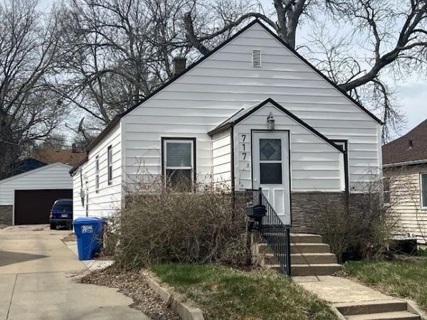 717 S Hawthorne Ave, Sioux Falls, SD 57104