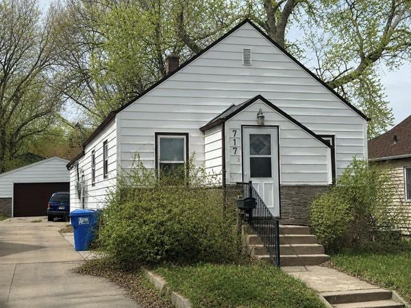 717 S Hawthorne Ave, Sioux Falls, SD 57104