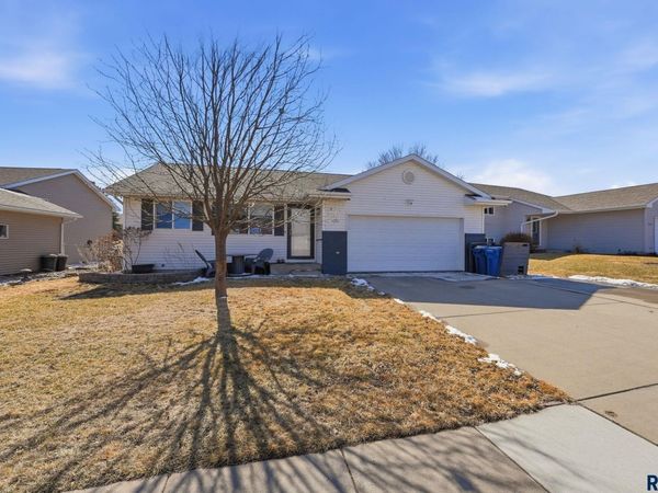 4501 W Panda Dr, Sioux Falls, SD 57107