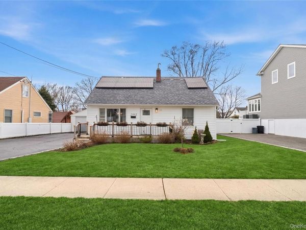2552 Woodland Avenue , Wantagh, NY 11793