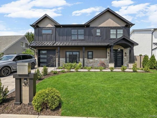 36 Foster Lane , Westbury, NY 11590