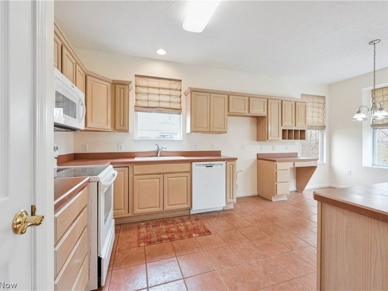 1908 Pembrooke Lane, Avon, OH 44011 Photo 12