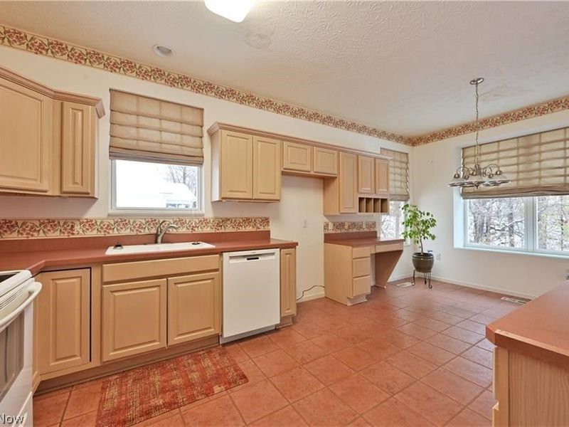 1908 Pembrooke Lane, Avon, OH 44011 Photo 12