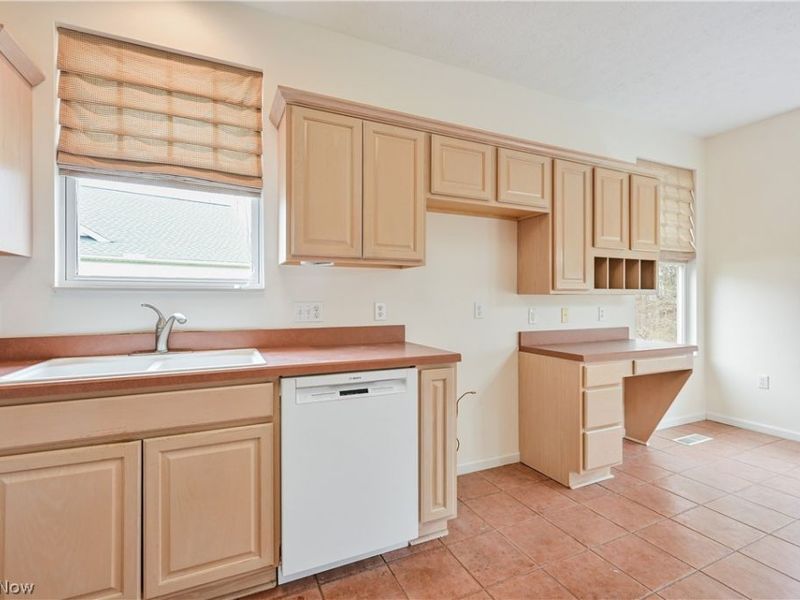 1908 Pembrooke Lane, Avon, OH 44011 Photo 13