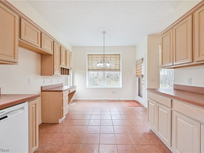 1908 Pembrooke Lane, Avon, OH 44011 Photo 14