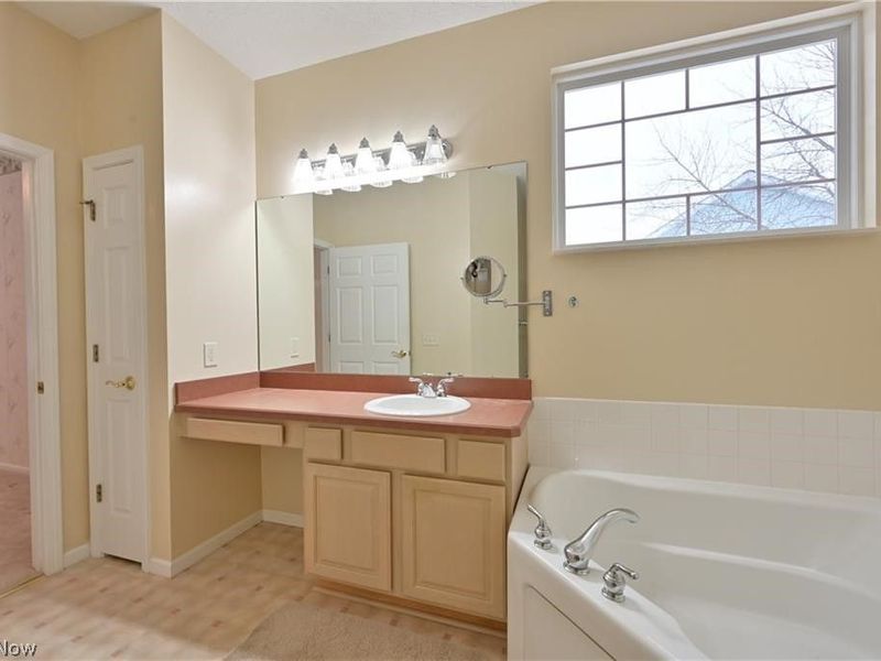 1908 Pembrooke Lane, Avon, OH 44011 Photo 23