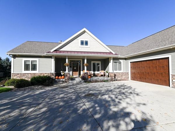 3168 Castleton Crossing, Sun Prairie, WI 53590