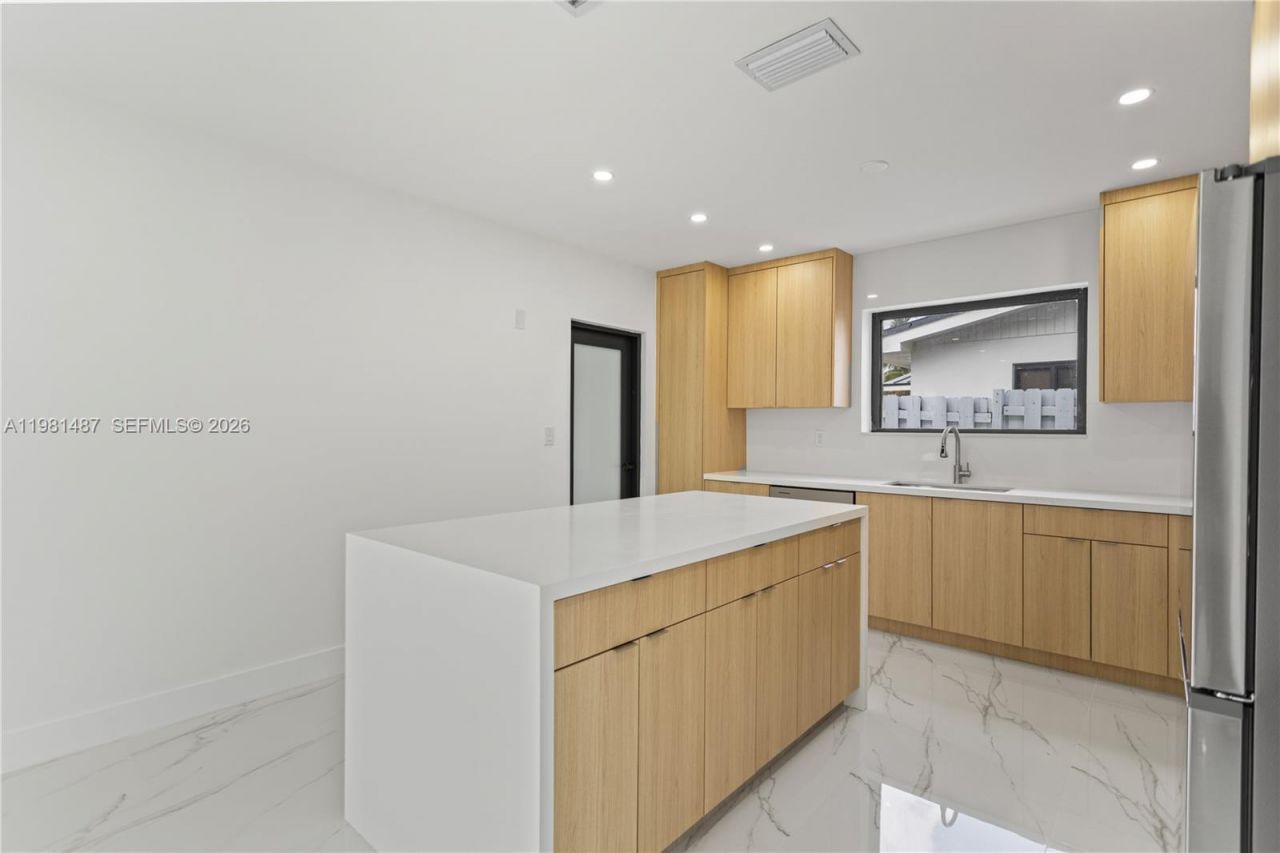 921 W 50th Pl, Hialeah, FL 33012 Photo