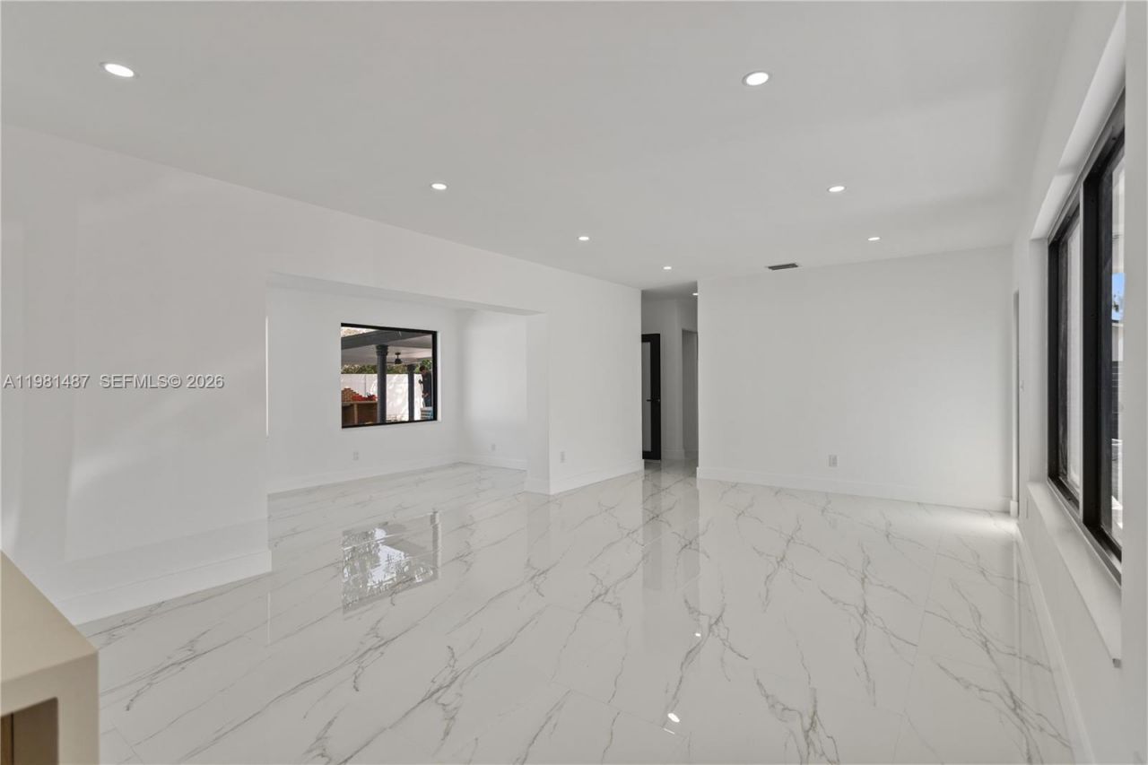 921 W 50th Pl, Hialeah, FL 33012 Photo