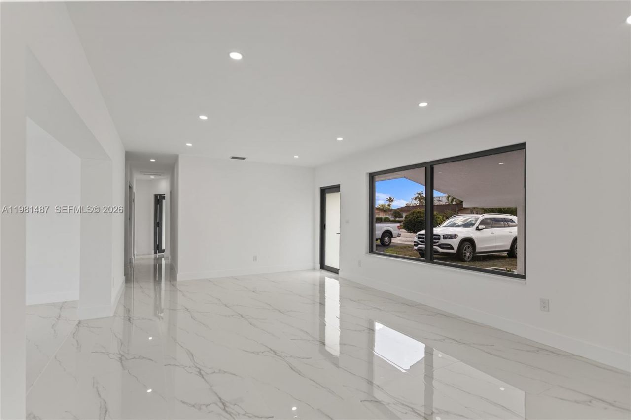 921 W 50th Pl, Hialeah, FL 33012 Photo