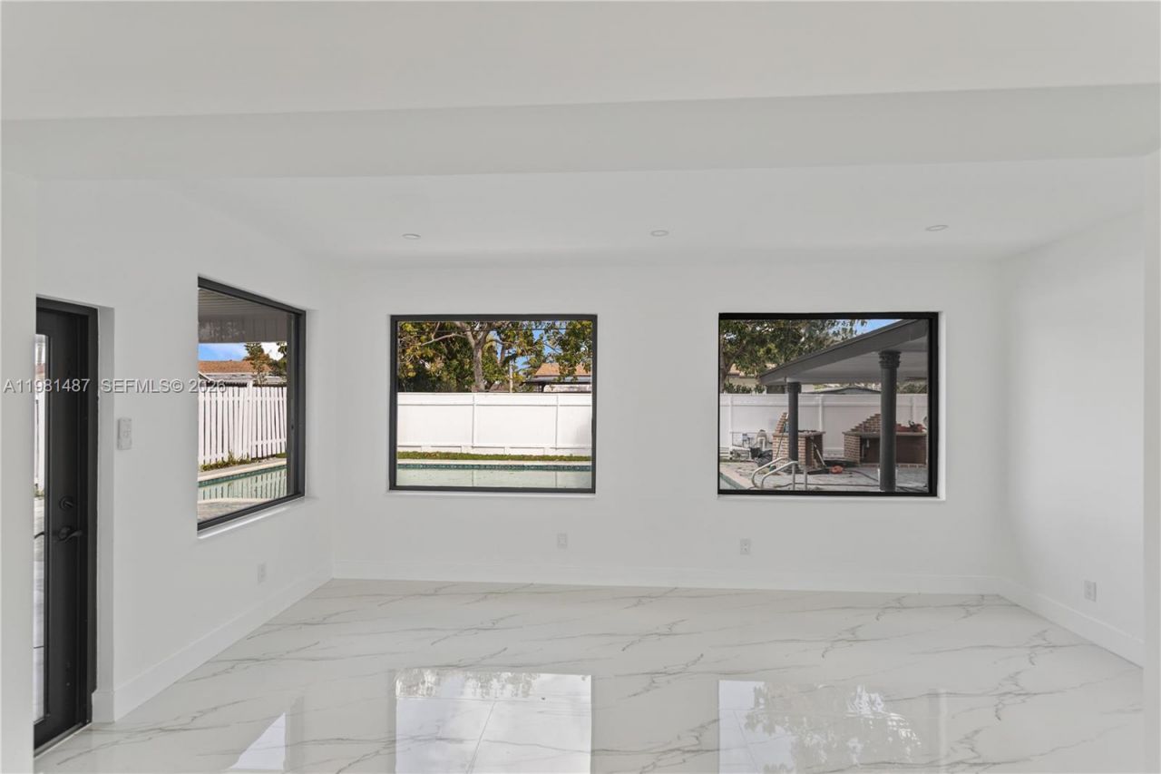 921 W 50th Pl , Hialeah, FL 33012 Photo