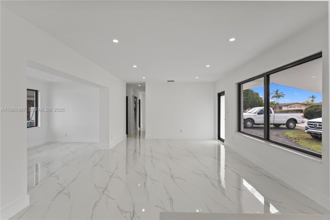 921 W 50th Pl , Hialeah, FL 33012 Photo