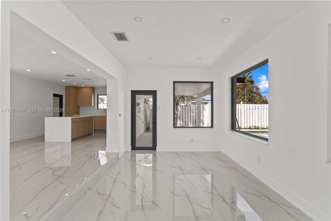 921 W 50th Pl , Hialeah, FL 33012 Photo