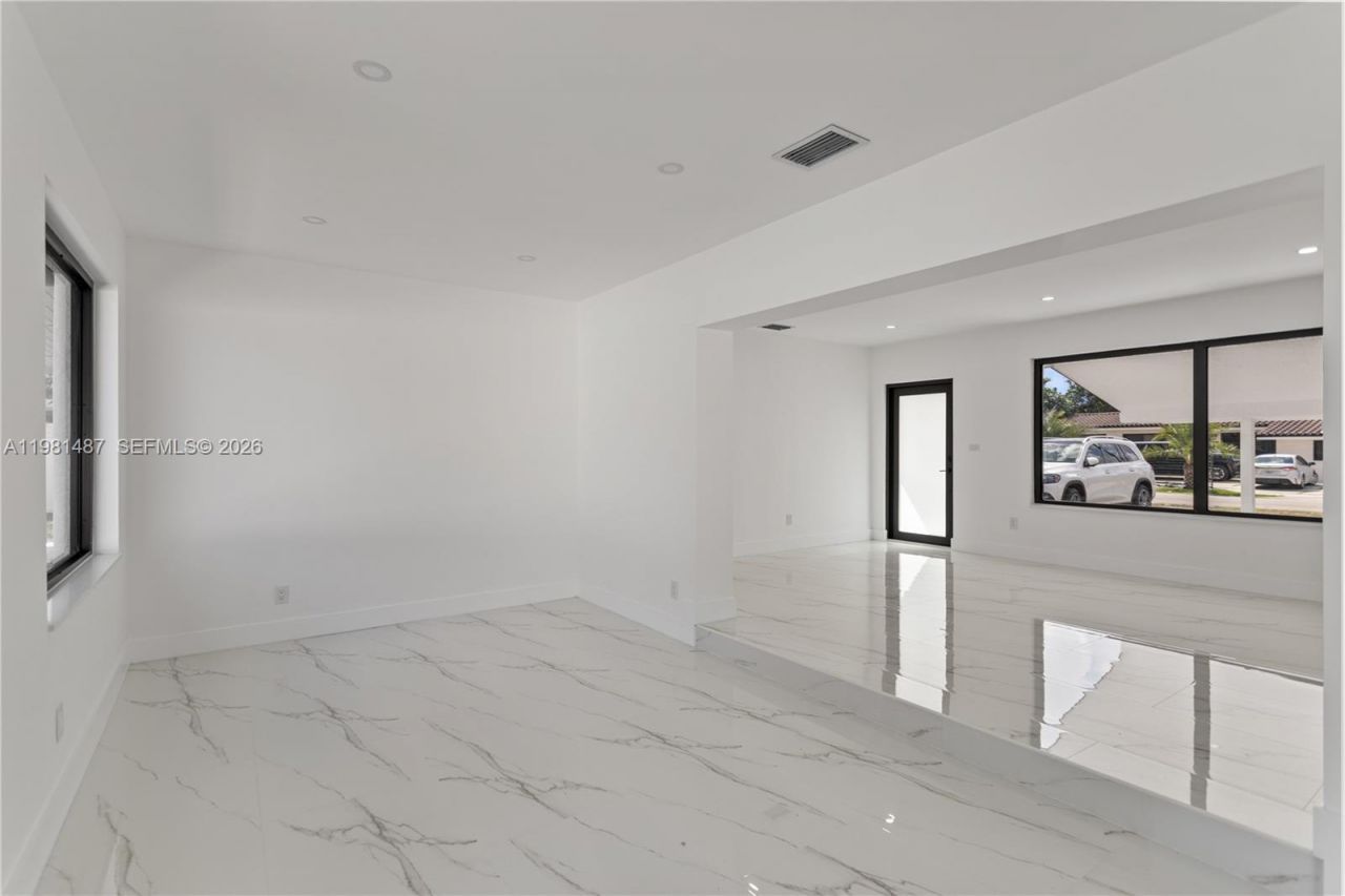 921 W 50th Pl, Hialeah, FL 33012 Photo