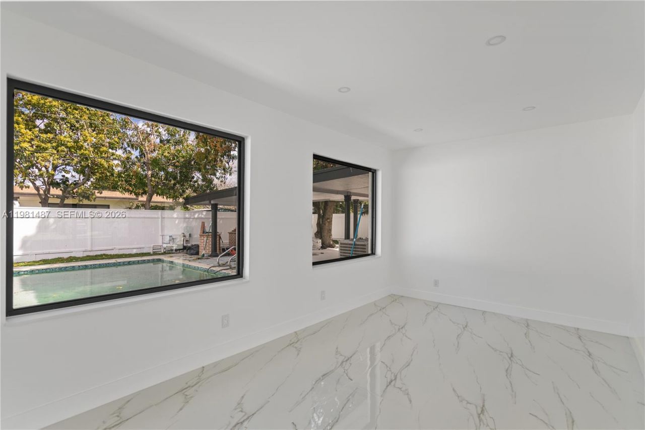 921 W 50th Pl , Hialeah, FL 33012 Photo