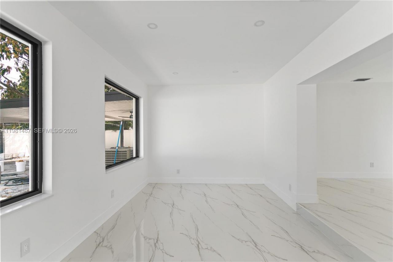 921 W 50th Pl, Hialeah, FL 33012 Photo