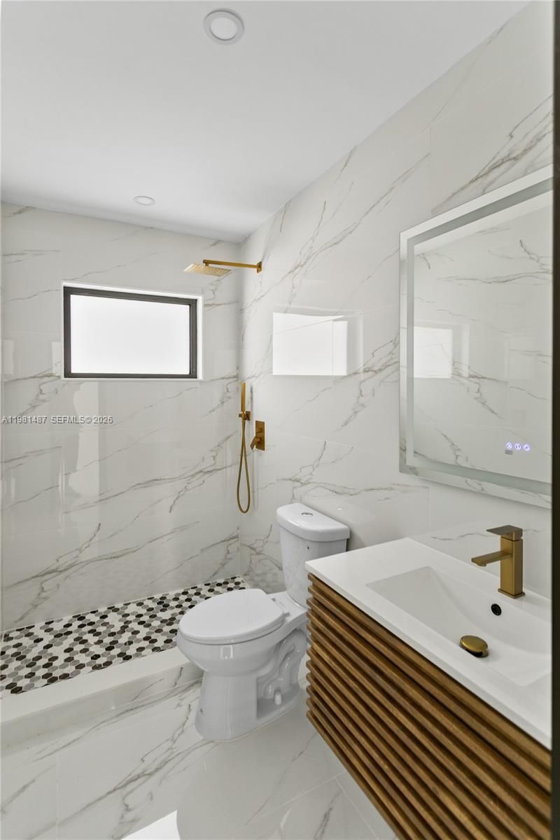 921 W 50th Pl , Hialeah, FL 33012 Photo