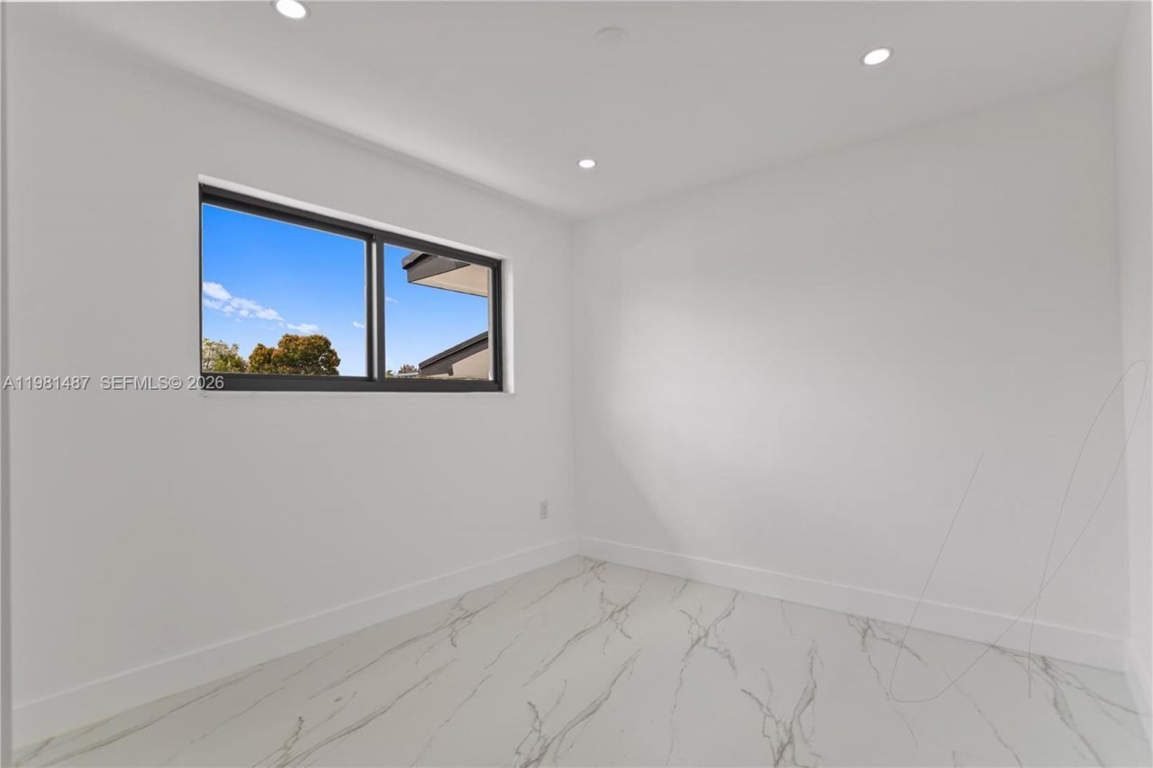 921 W 50th Pl , Hialeah, FL 33012 Photo