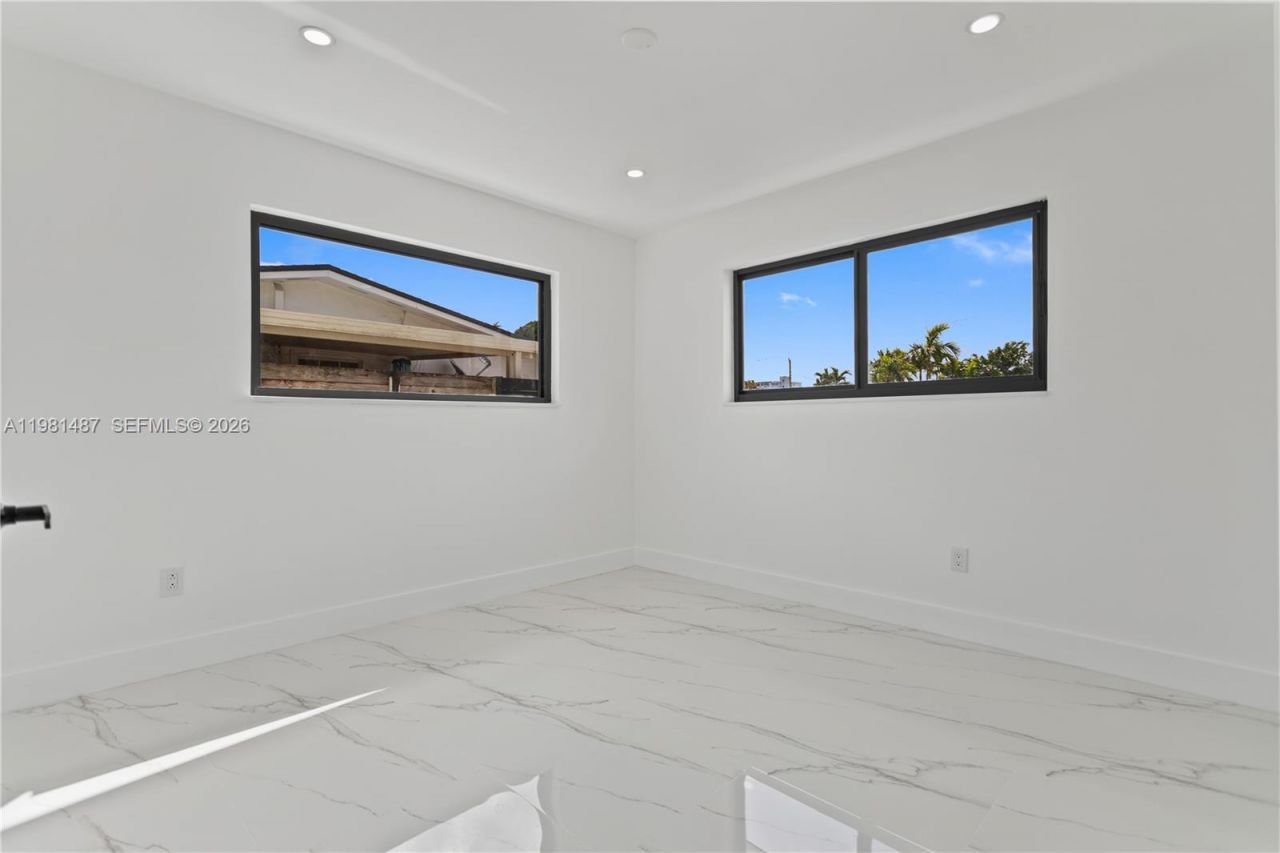 921 W 50th Pl, Hialeah, FL 33012 Photo