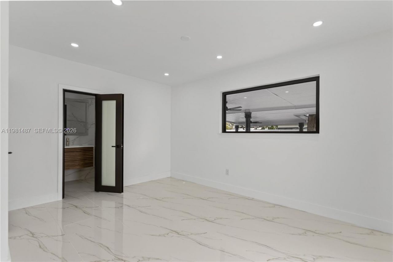 921 W 50th Pl, Hialeah, FL 33012 Photo