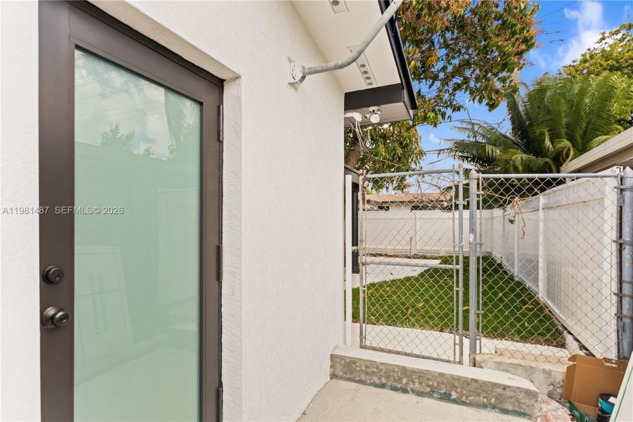 921 W 50th Pl , Hialeah, FL 33012 Photo