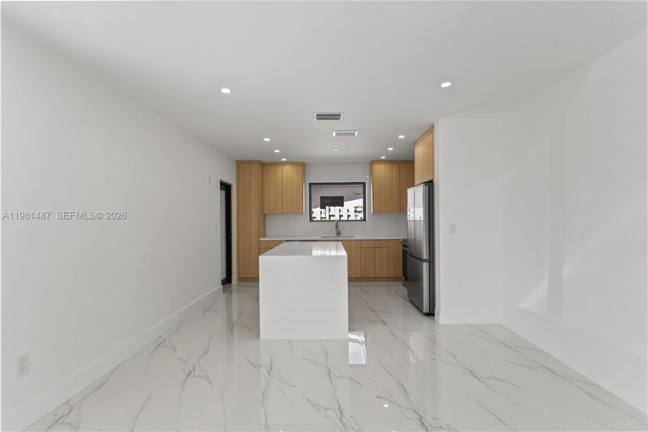 921 W 50th Pl, Hialeah, FL 33012 Photo