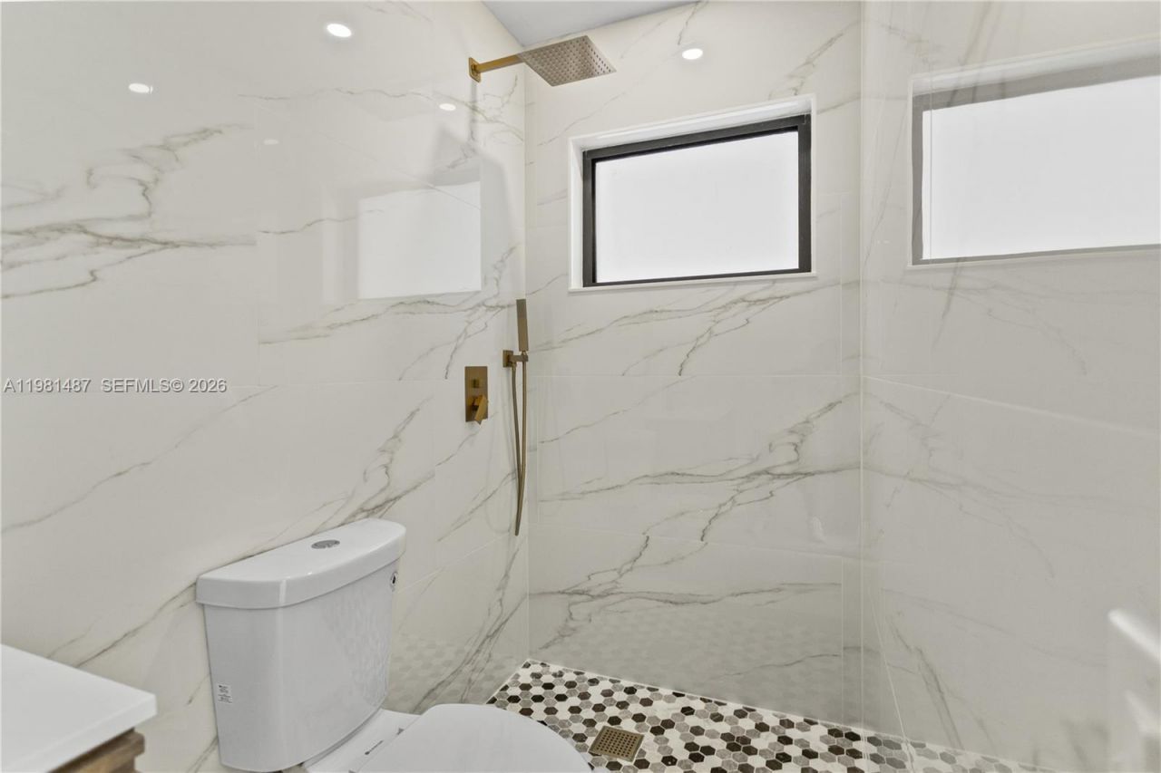 921 W 50th Pl, Hialeah, FL 33012 Photo