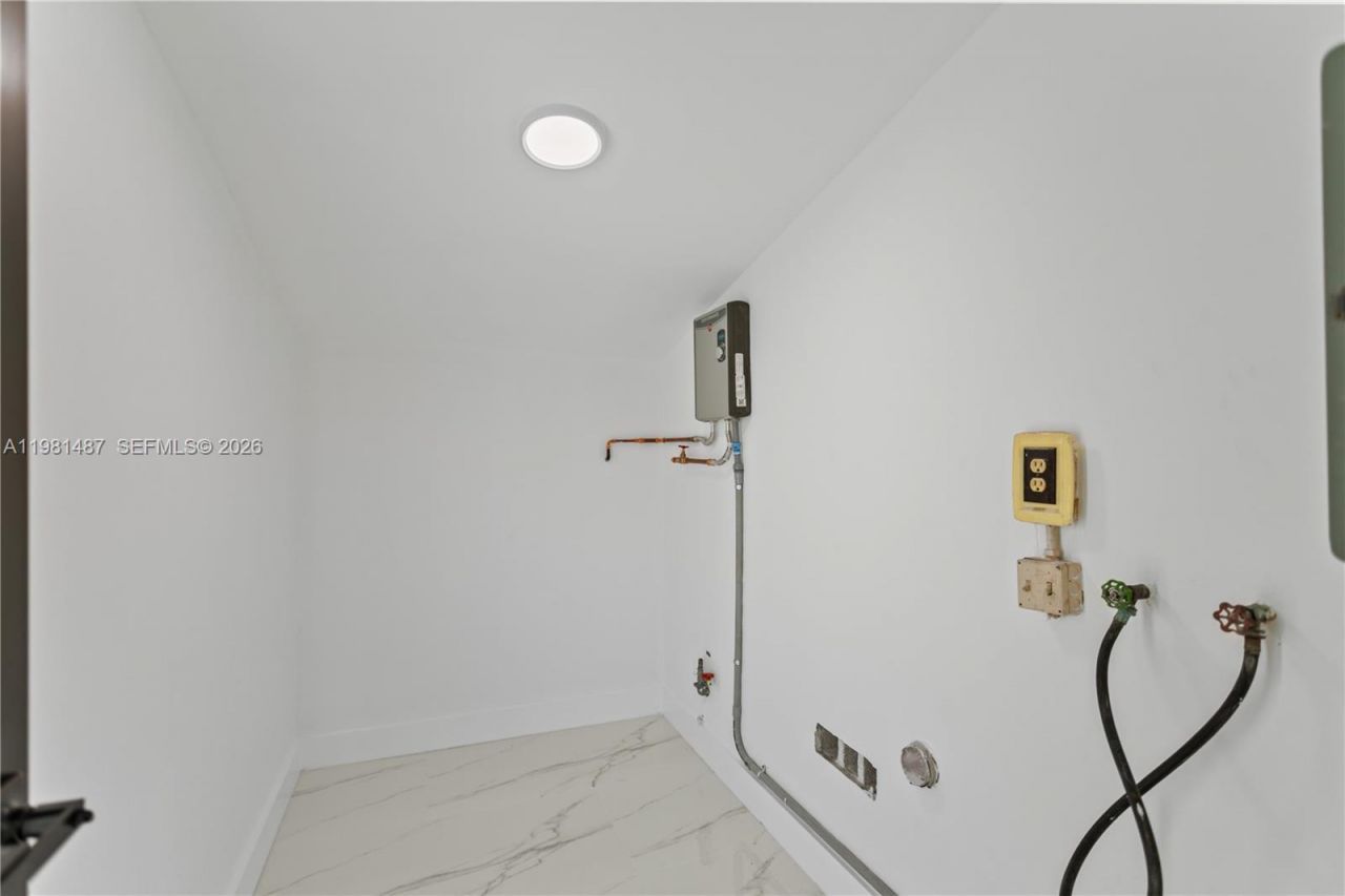 921 W 50th Pl , Hialeah, FL 33012 Photo