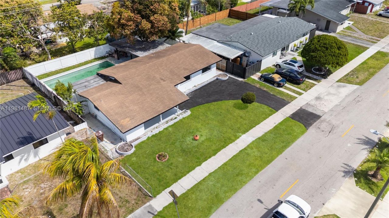 921 W 50th Pl , Hialeah, FL 33012 Photo