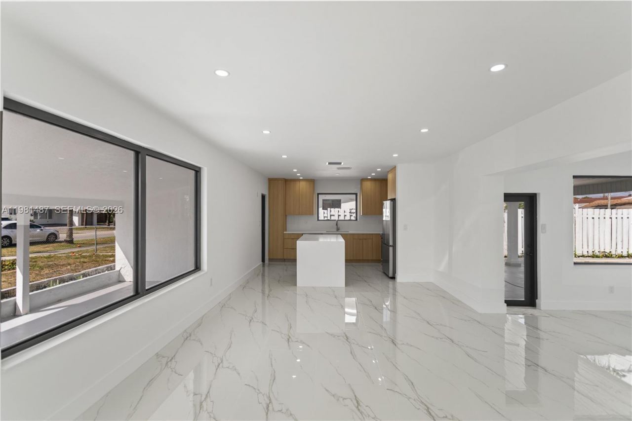 921 W 50th Pl, Hialeah, FL 33012 Photo