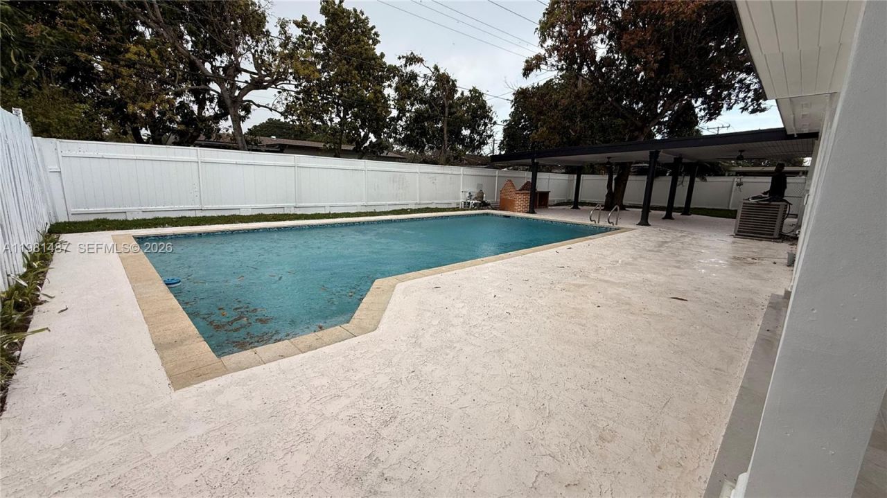 921 W 50th Pl, Hialeah, FL 33012 Photo