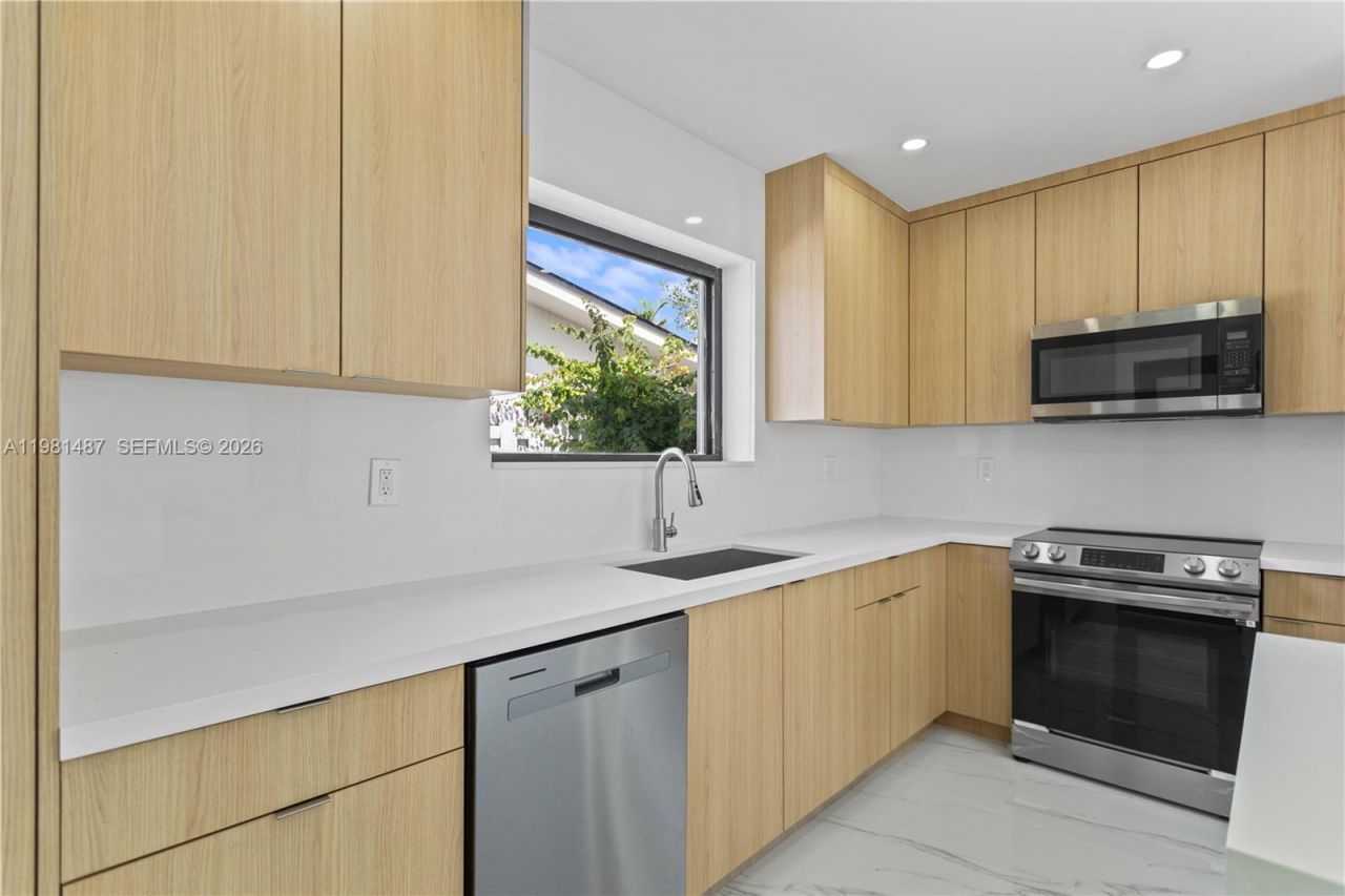 921 W 50th Pl , Hialeah, FL 33012 Photo