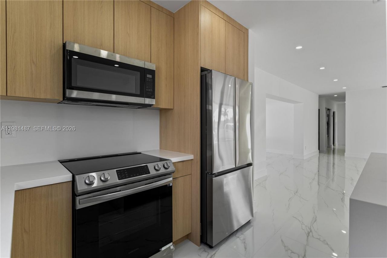 921 W 50th Pl, Hialeah, FL 33012 Photo