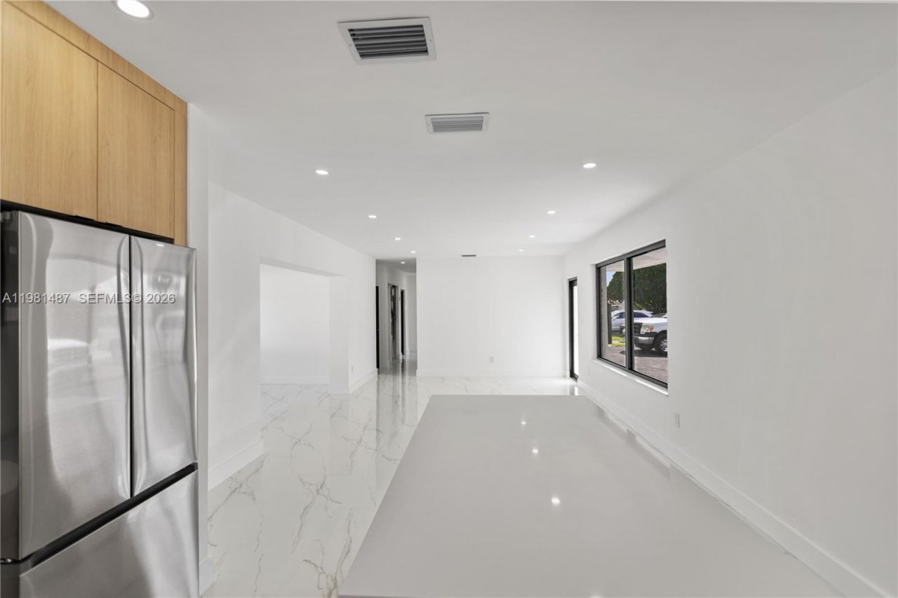 921 W 50th Pl , Hialeah, FL 33012 Photo