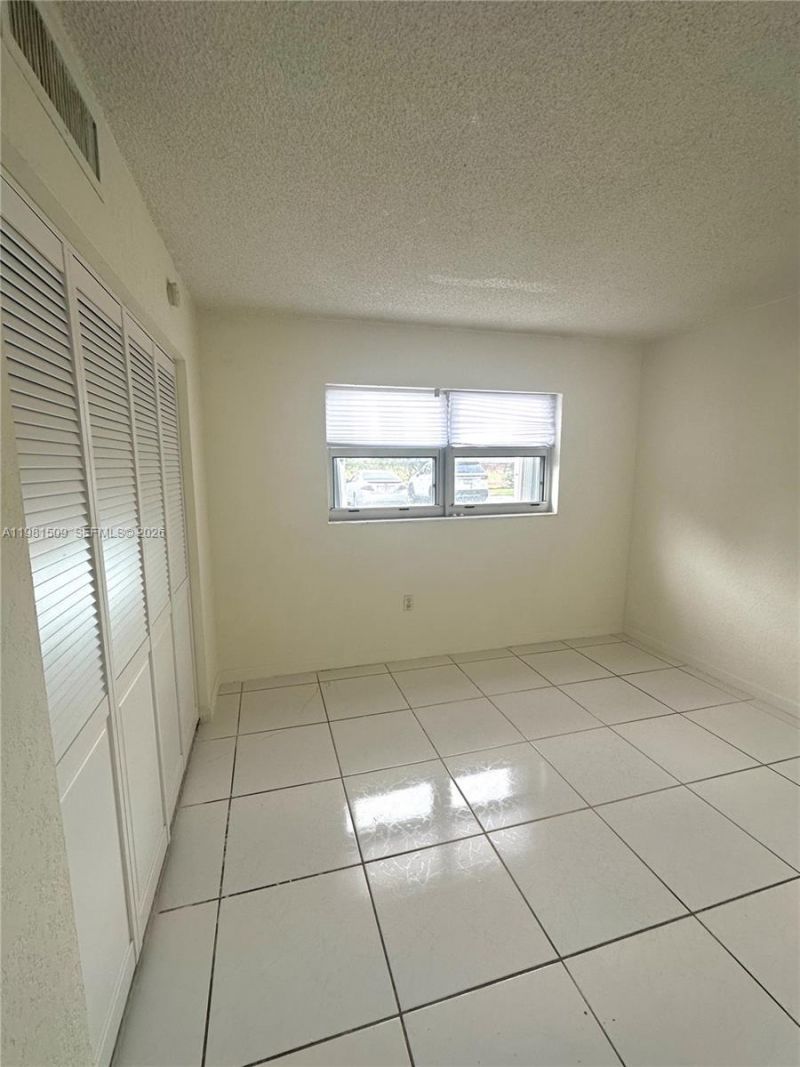 8794 SW 12th St , Unit 105, Miami, FL 33174 Photo
