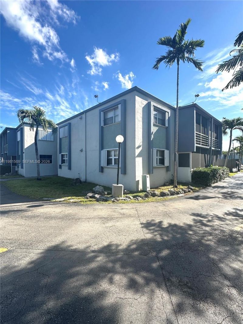 8794 SW 12th St , Unit 105, Miami, FL 33174 Photo